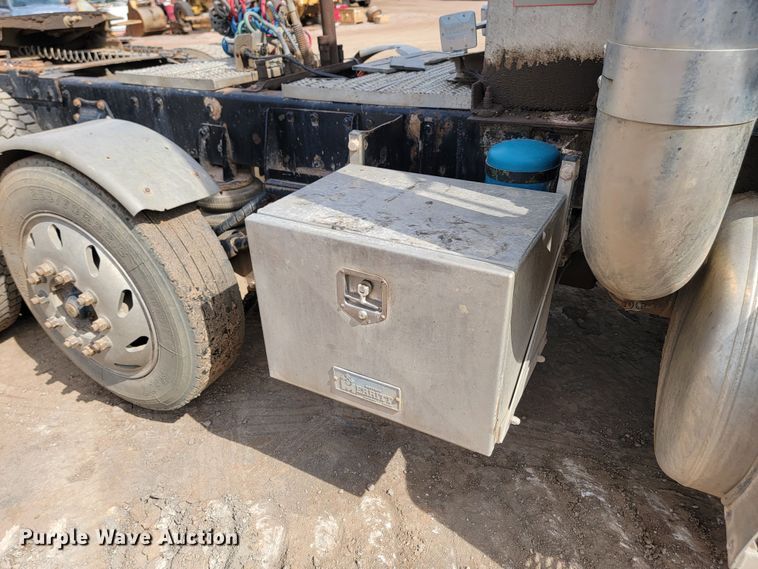 image for item JW9659 1995 Peterbilt 378  semi truck