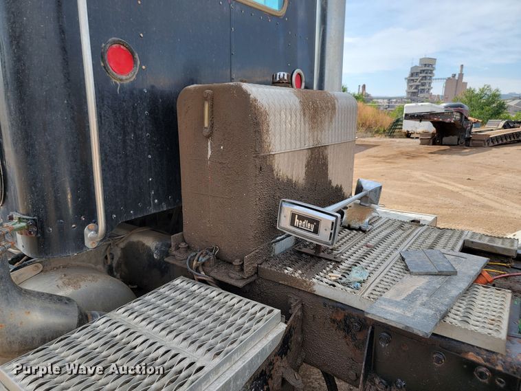 image for item JW9659 1995 Peterbilt 378  semi truck
