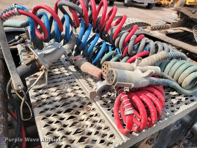 image for item JW9659 1995 Peterbilt 378  semi truck