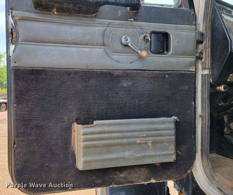 image for item JW9659 1995 Peterbilt 378  semi truck