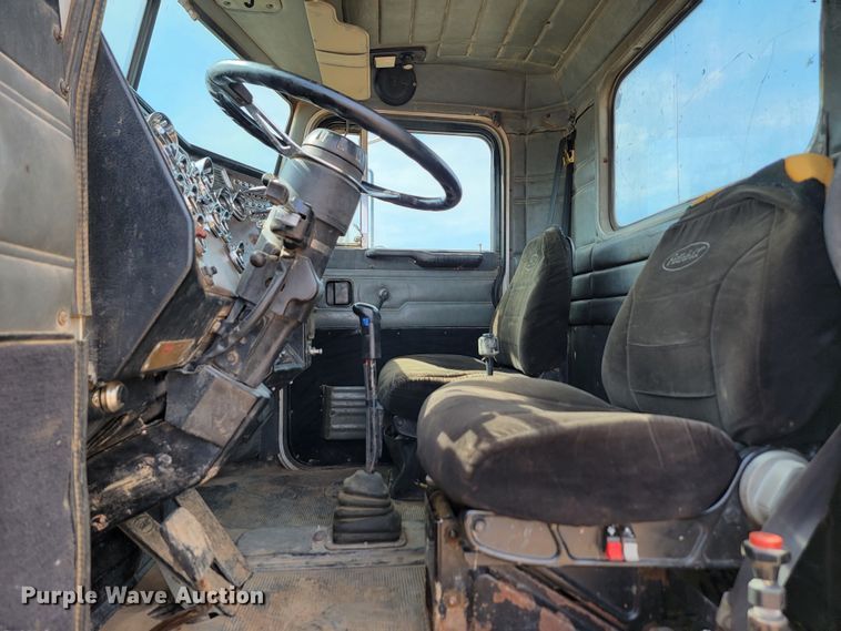 image for item JW9659 1995 Peterbilt 378  semi truck