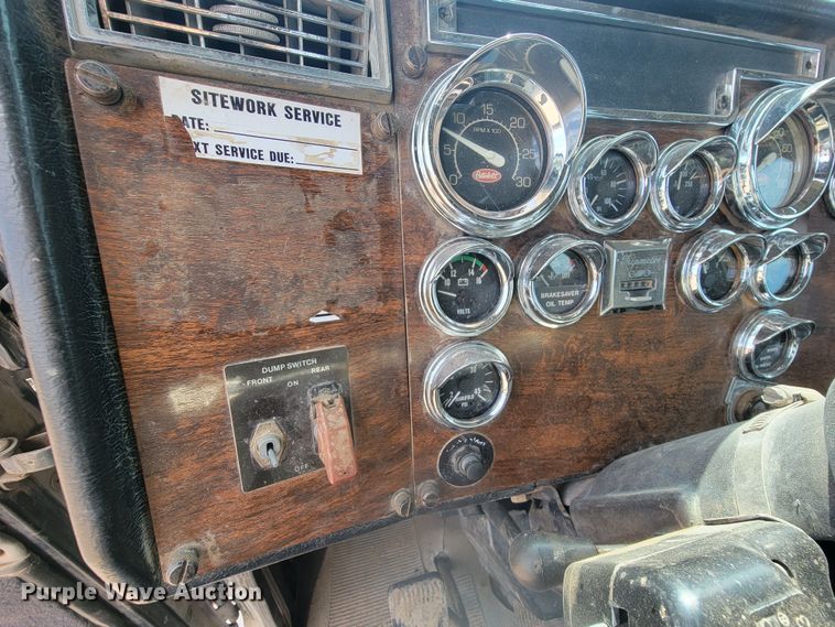 image for item JW9659 1995 Peterbilt 378  semi truck