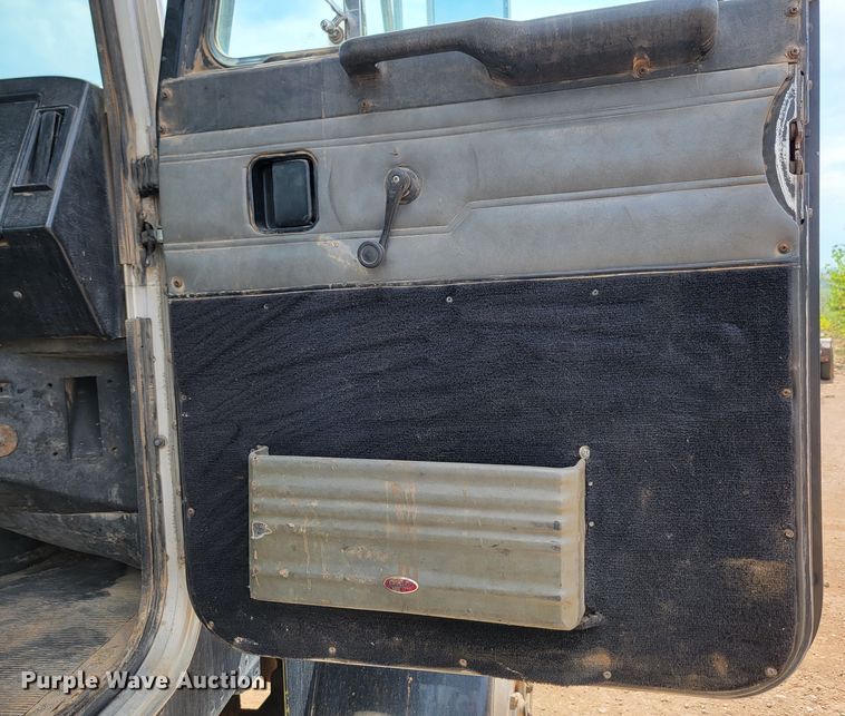 image for item JW9659 1995 Peterbilt 378  semi truck