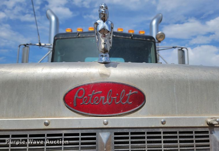 image for item JW9659 1995 Peterbilt 378  semi truck
