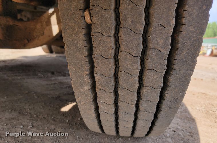 image for item JW9659 1995 Peterbilt 378  semi truck