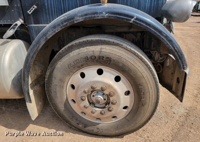 image for item JW9659 1995 Peterbilt 378  semi truck