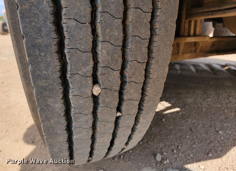 image for item JW9659 1995 Peterbilt 378  semi truck