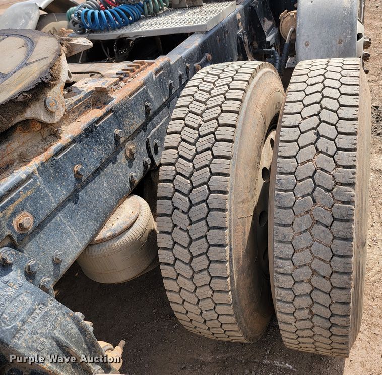 image for item JW9659 1995 Peterbilt 378  semi truck