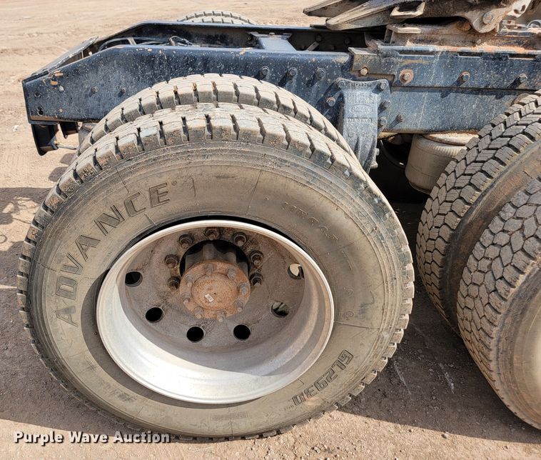 image for item JW9659 1995 Peterbilt 378  semi truck