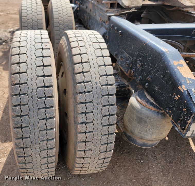 image for item JW9659 1995 Peterbilt 378  semi truck