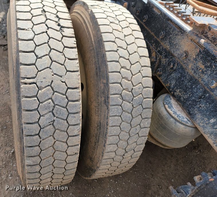 image for item JW9659 1995 Peterbilt 378  semi truck