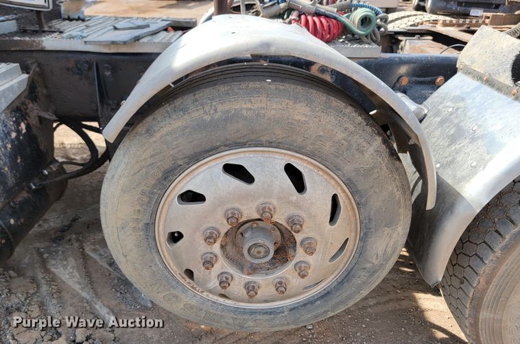 image for item JW9659 1995 Peterbilt 378  semi truck