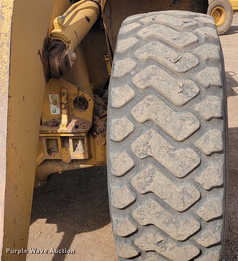 image for item JW9663 1998 Caterpillar 938G  wheel loader