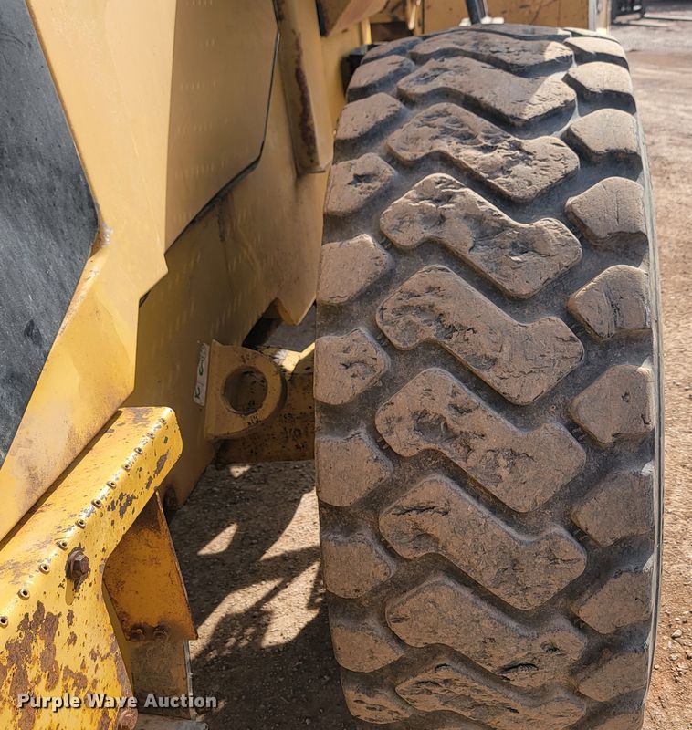 image for item JW9663 1998 Caterpillar 938G  wheel loader