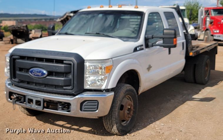 image for item JW9665 2013 Ford  F350 Super Duty  Crew Cab flatbed pickup truck