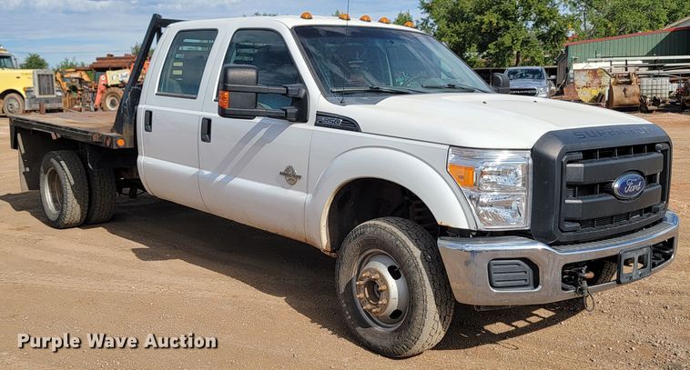 image for item JW9665 2013 Ford  F350 Super Duty  Crew Cab flatbed pickup truck