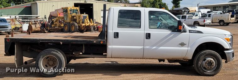 image for item JW9665 2013 Ford  F350 Super Duty  Crew Cab flatbed pickup truck