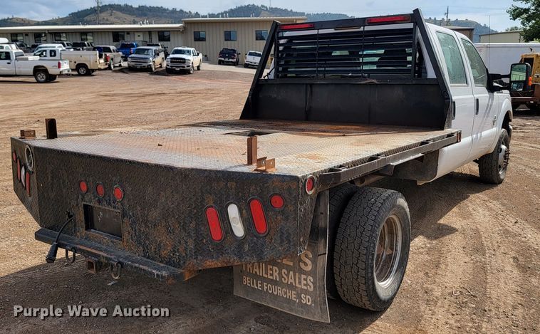 image for item JW9665 2013 Ford  F350 Super Duty  Crew Cab flatbed pickup truck