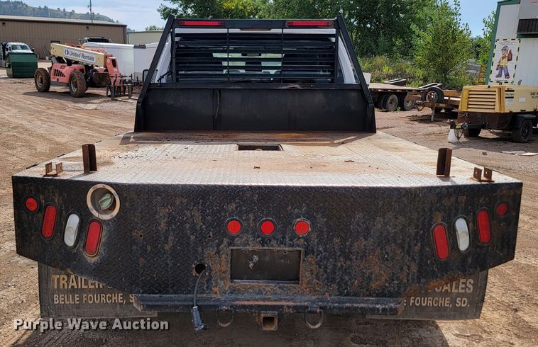 image for item JW9665 2013 Ford  F350 Super Duty  Crew Cab flatbed pickup truck