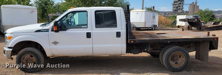 image for item JW9665 2013 Ford  F350 Super Duty  Crew Cab flatbed pickup truck