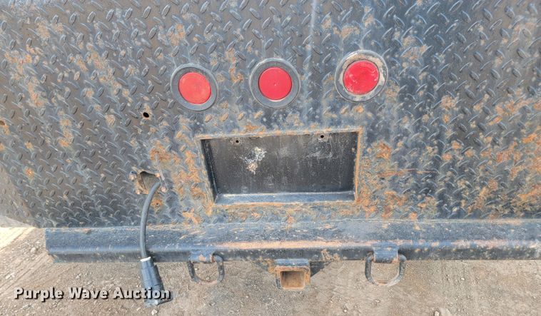 image for item JW9665 2013 Ford  F350 Super Duty  Crew Cab flatbed pickup truck