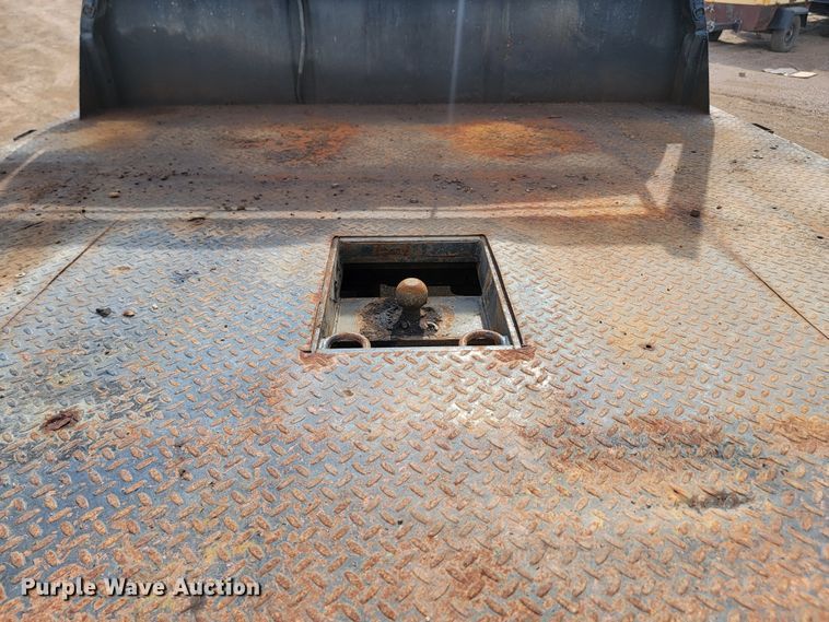 image for item JW9665 2013 Ford  F350 Super Duty  Crew Cab flatbed pickup truck