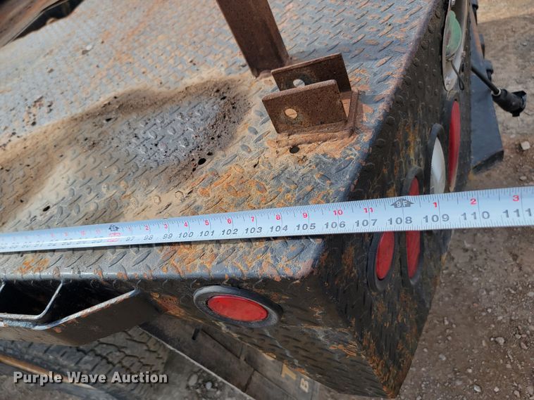 image for item JW9665 2013 Ford  F350 Super Duty  Crew Cab flatbed pickup truck