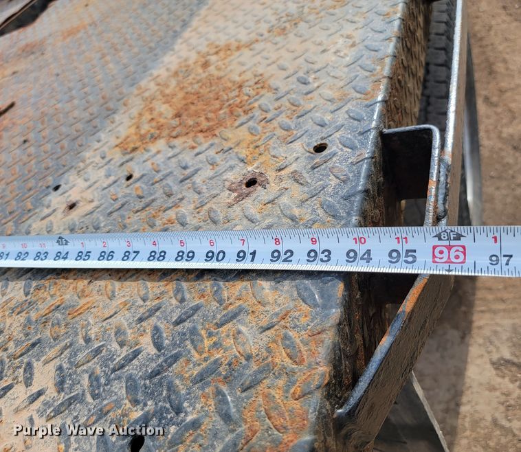 image for item JW9665 2013 Ford  F350 Super Duty  Crew Cab flatbed pickup truck