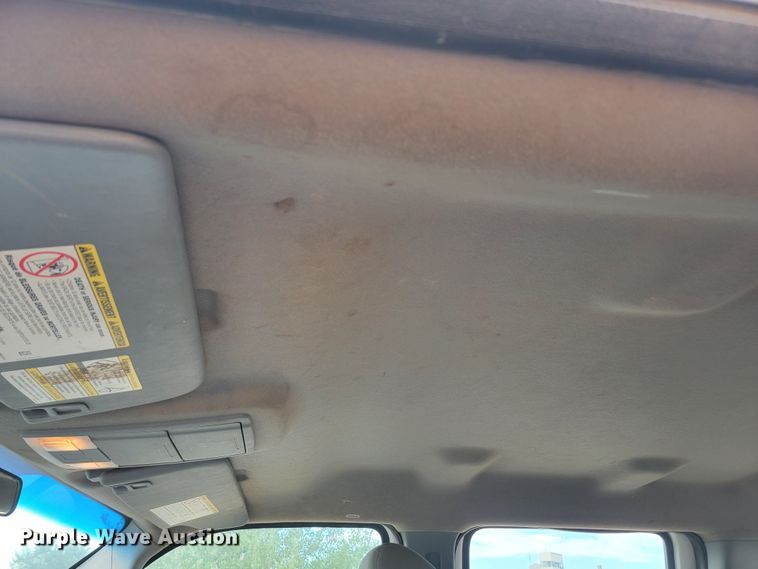 image for item JW9665 2013 Ford  F350 Super Duty  Crew Cab flatbed pickup truck