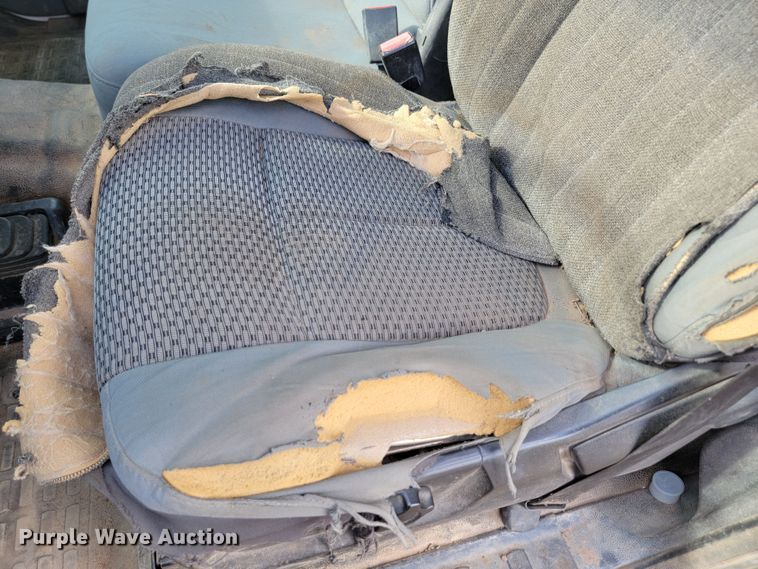 image for item JW9665 2013 Ford  F350 Super Duty  Crew Cab flatbed pickup truck