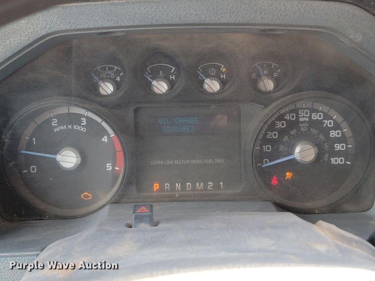 image for item JW9665 2013 Ford  F350 Super Duty  Crew Cab flatbed pickup truck