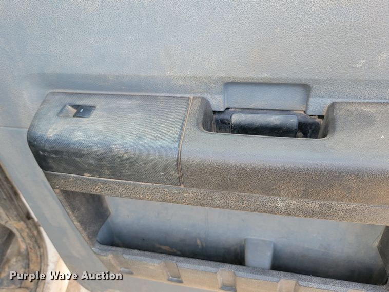 image for item JW9665 2013 Ford  F350 Super Duty  Crew Cab flatbed pickup truck