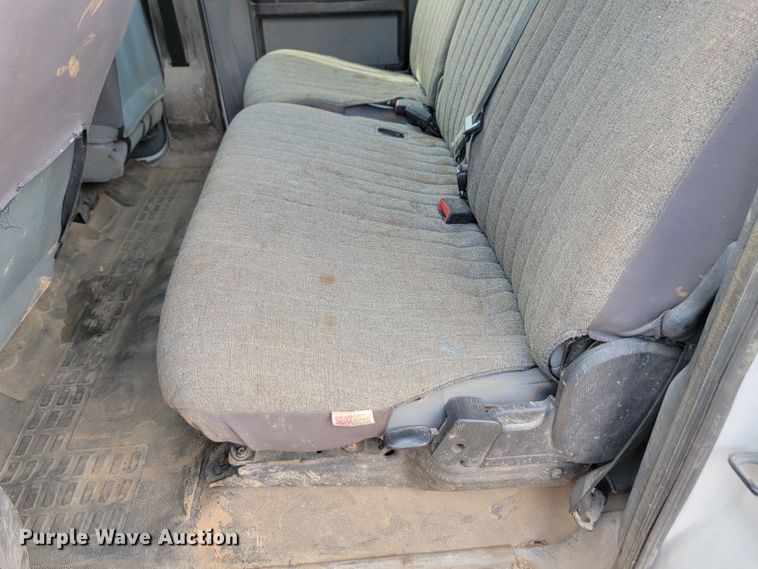 image for item JW9665 2013 Ford  F350 Super Duty  Crew Cab flatbed pickup truck