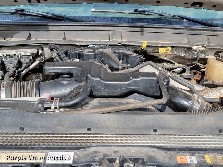 image for item JW9665 2013 Ford  F350 Super Duty  Crew Cab flatbed pickup truck