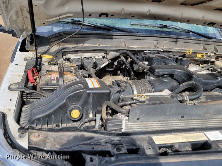 image for item JW9665 2013 Ford  F350 Super Duty  Crew Cab flatbed pickup truck