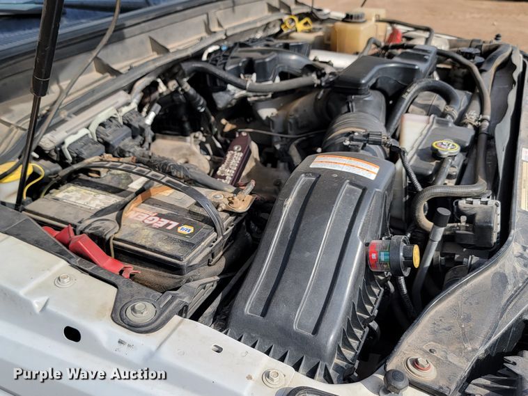 image for item JW9665 2013 Ford  F350 Super Duty  Crew Cab flatbed pickup truck