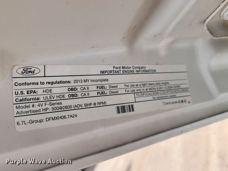 image for item JW9665 2013 Ford  F350 Super Duty  Crew Cab flatbed pickup truck