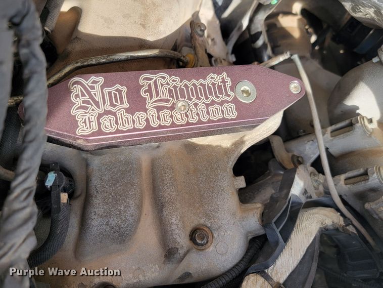 image for item JW9665 2013 Ford  F350 Super Duty  Crew Cab flatbed pickup truck