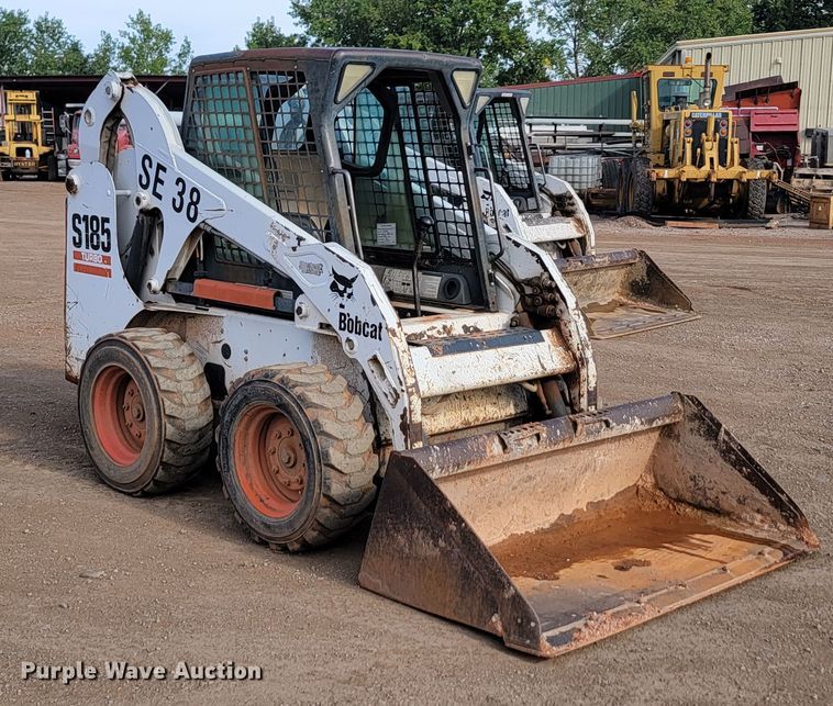 image for item JW9666 2003 Bobcat S185  skid steer loader