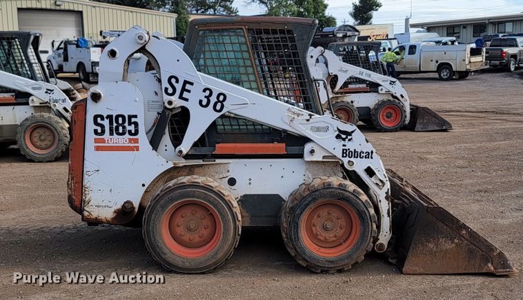 image for item JW9666 2003 Bobcat S185  skid steer loader