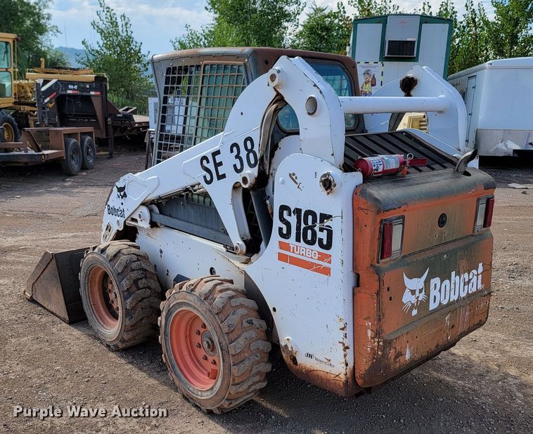 image for item JW9666 2003 Bobcat S185  skid steer loader
