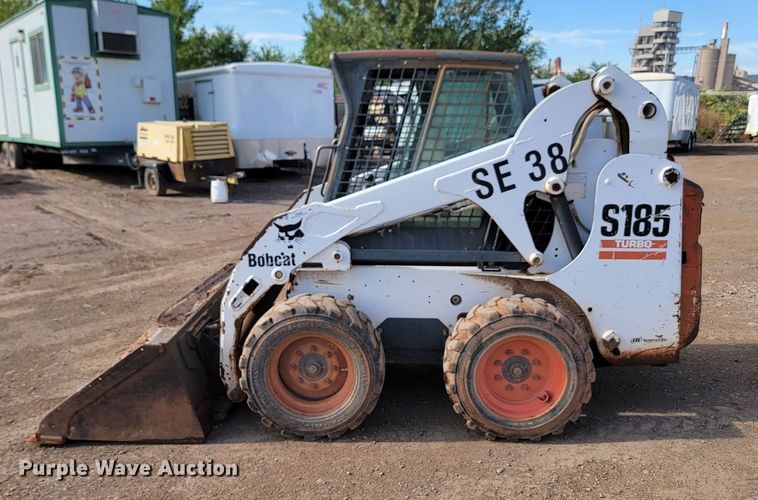 image for item JW9666 2003 Bobcat S185  skid steer loader