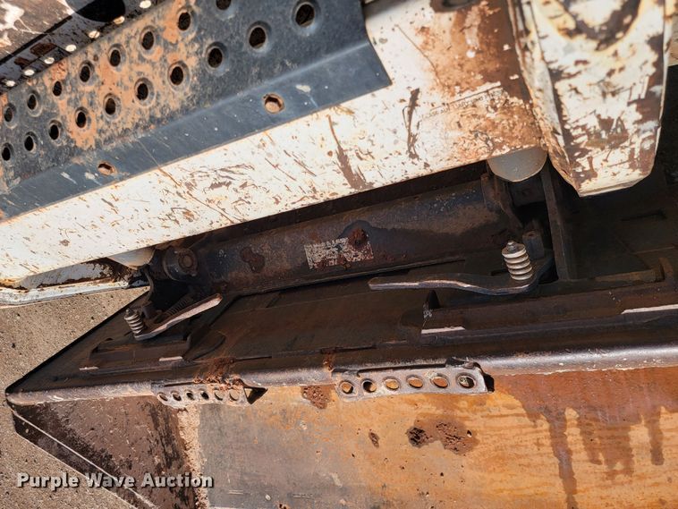 image for item JW9666 2003 Bobcat S185  skid steer loader