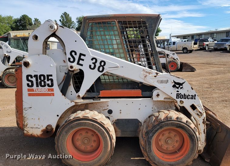 image for item JW9666 2003 Bobcat S185  skid steer loader