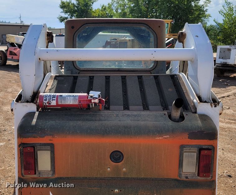 image for item JW9666 2003 Bobcat S185  skid steer loader