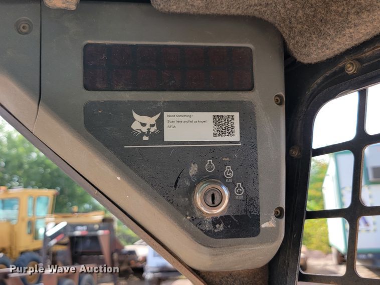 image for item JW9666 2003 Bobcat S185  skid steer loader