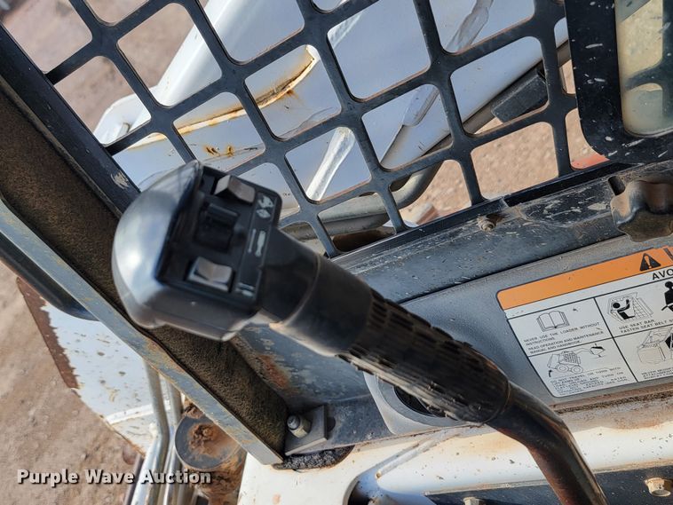 image for item JW9666 2003 Bobcat S185  skid steer loader