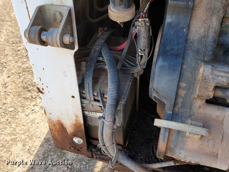 image for item JW9666 2003 Bobcat S185  skid steer loader