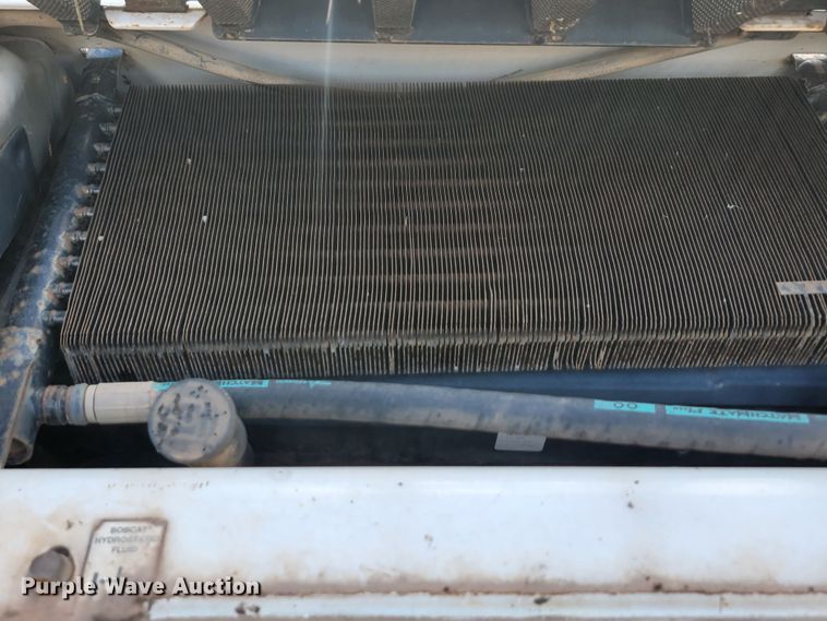 image for item JW9666 2003 Bobcat S185  skid steer loader