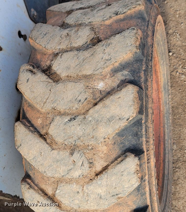 image for item JW9666 2003 Bobcat S185  skid steer loader